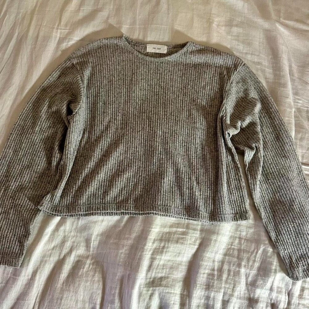 gray ribbed long sleeve crop top